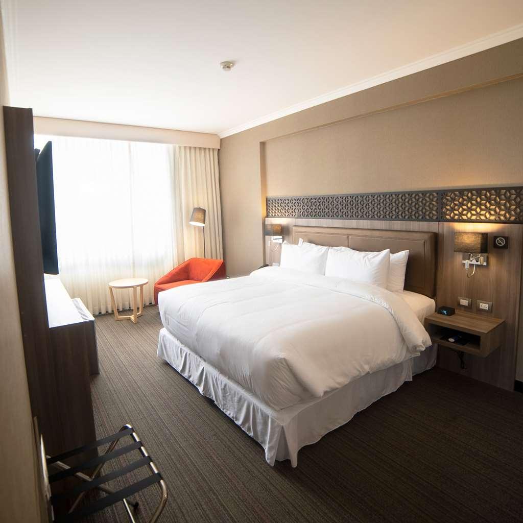 Doubletree By Hilton Trujillo Hotell Encalada Rom bilde
