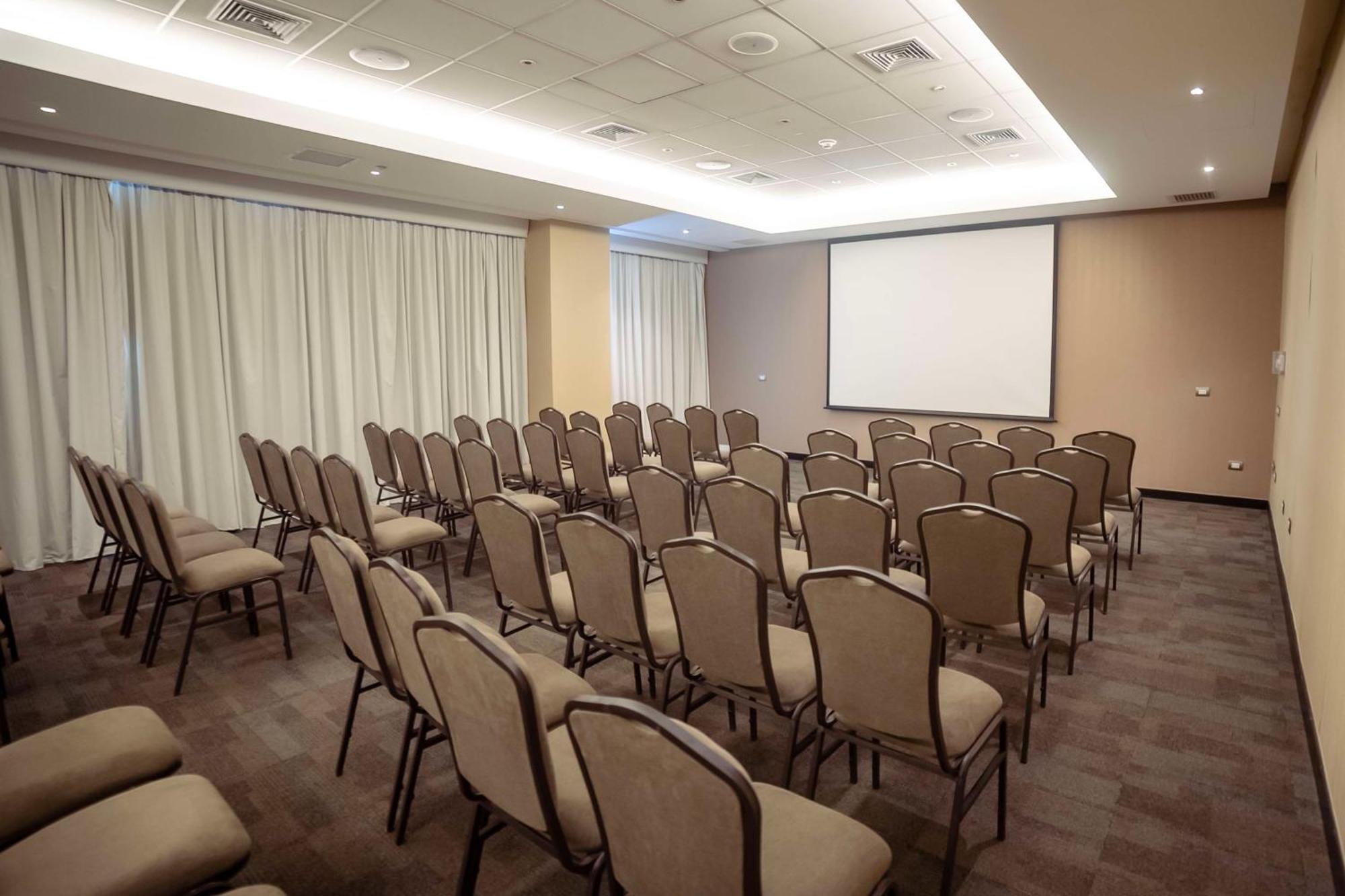 Doubletree By Hilton Trujillo Hotell Encalada Eksteriør bilde