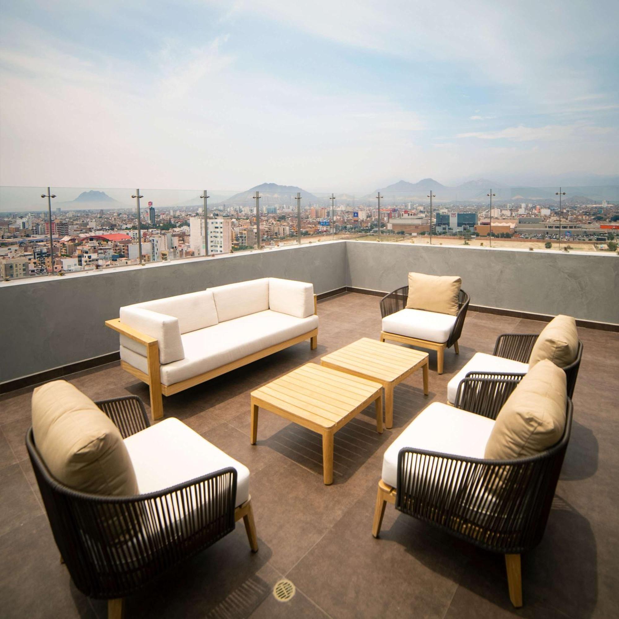 Doubletree By Hilton Trujillo Hotell Encalada Eksteriør bilde