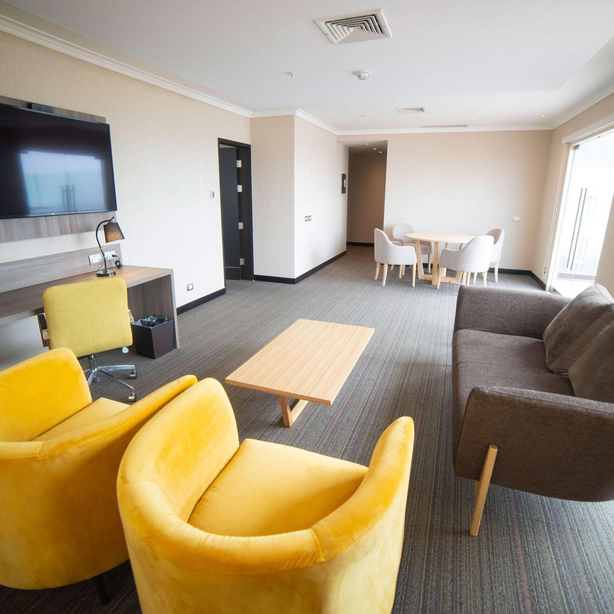 Doubletree By Hilton Trujillo Hotell Encalada Eksteriør bilde
