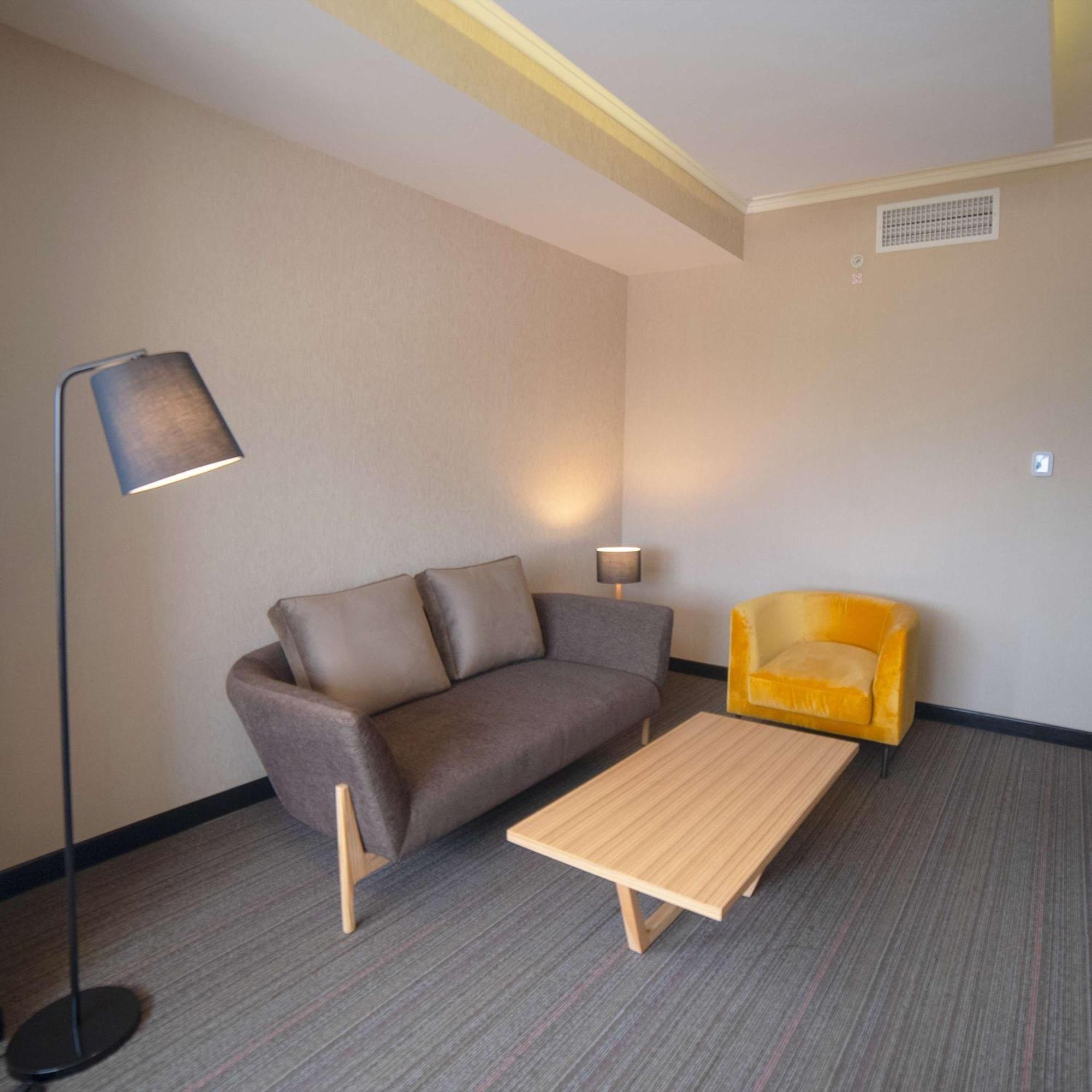 Doubletree By Hilton Trujillo Hotell Encalada Eksteriør bilde