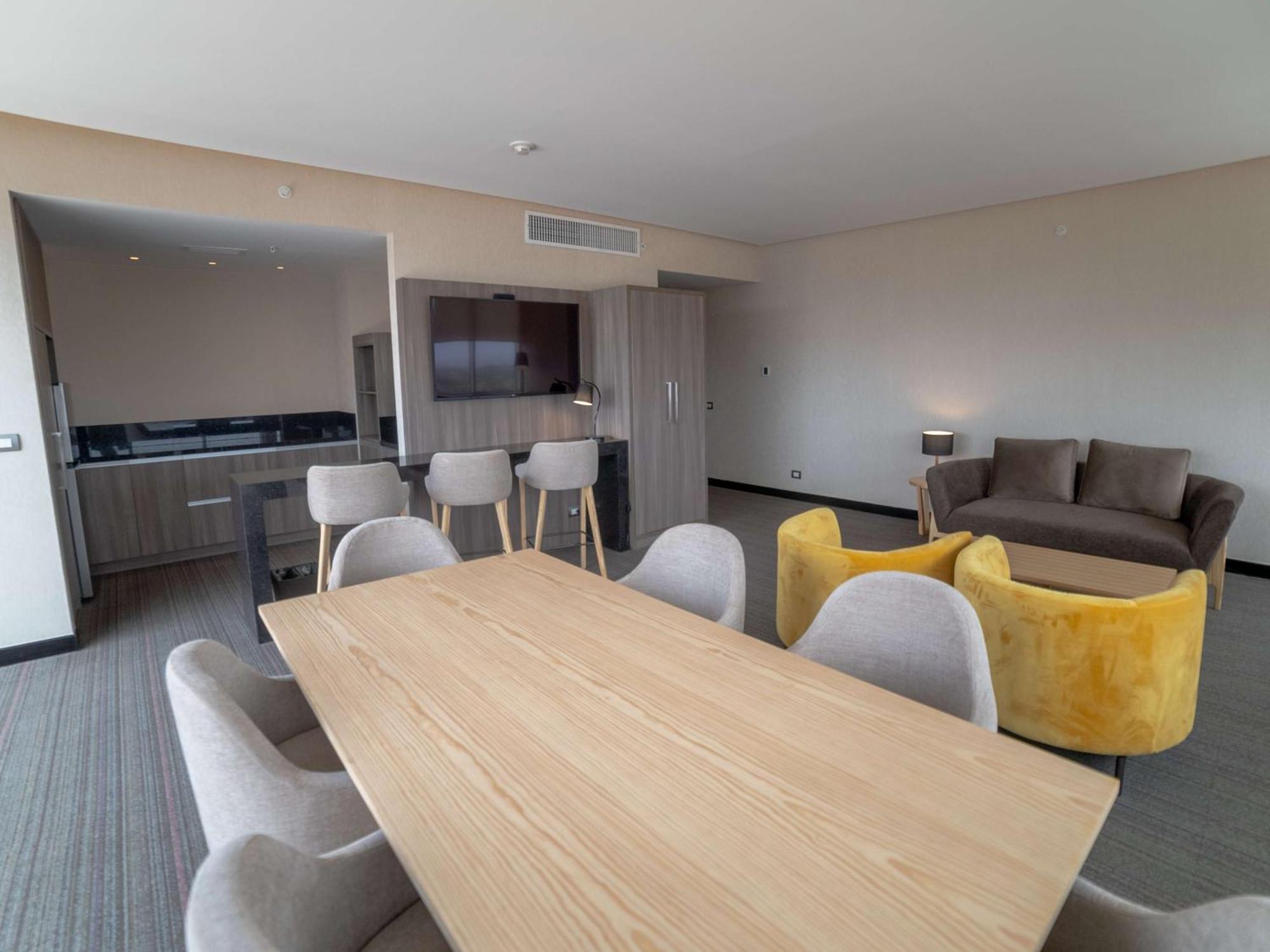Doubletree By Hilton Trujillo Hotell Encalada Eksteriør bilde