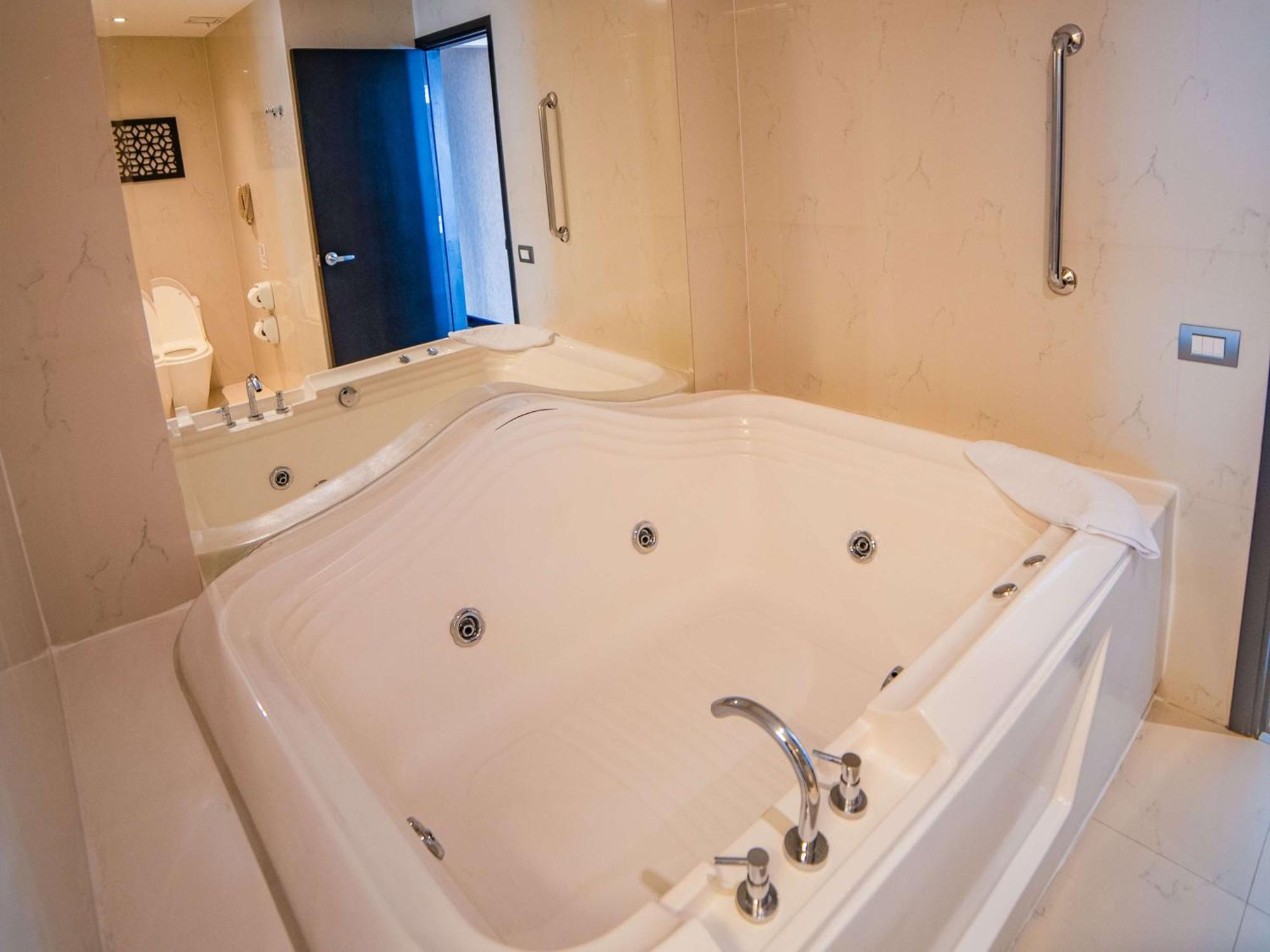 Doubletree By Hilton Trujillo Hotell Encalada Eksteriør bilde